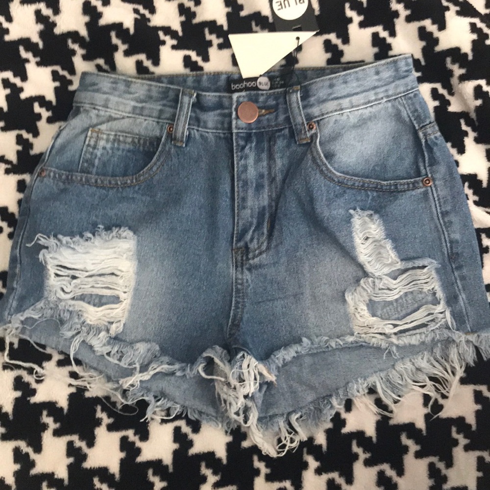 Boohoo Mandy Mid Rise Frayed Denim Hotpants